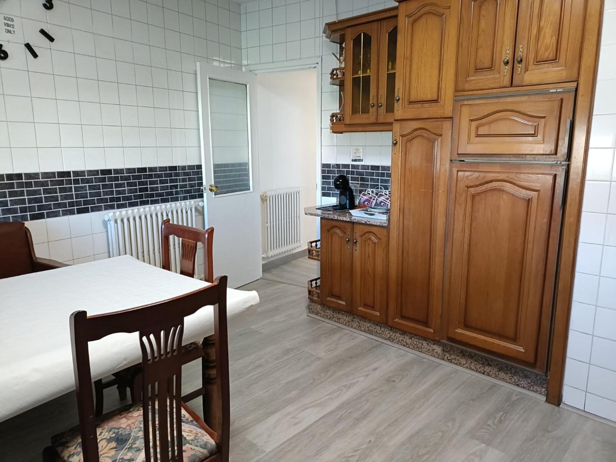 San Andrés.piso Amueblado En Astorga. Cerca Del Camino De Santiago. Aparcamiento Privado Bicis. Appartement *